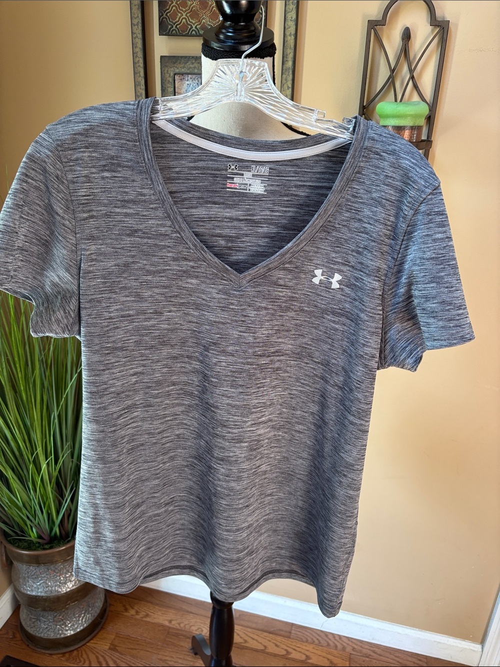 Under Armour Women's Dark Gray Heather V-Neck Performance Tee